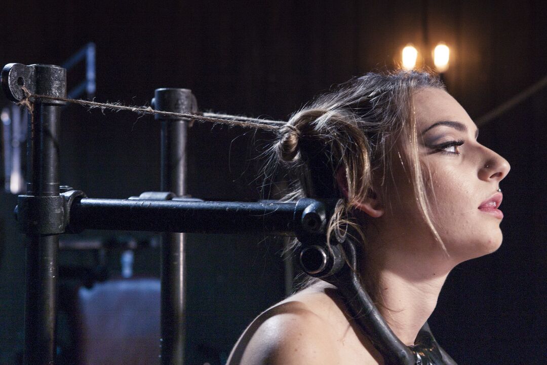 21P Geräte-Bondage Missy Minks, Orlando