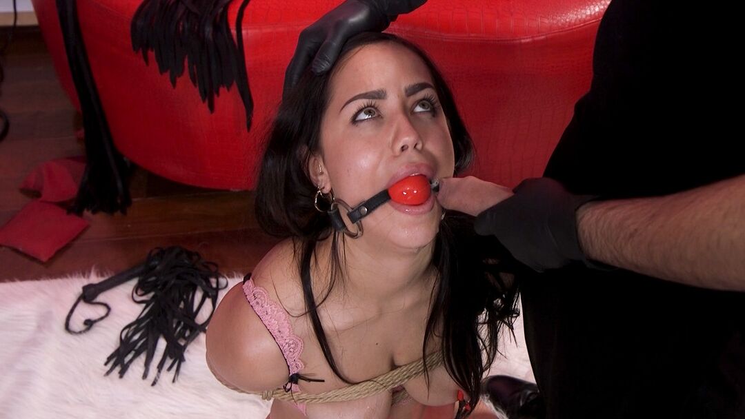21P Sexo y sumisión Alina López, Tommy Pistol
