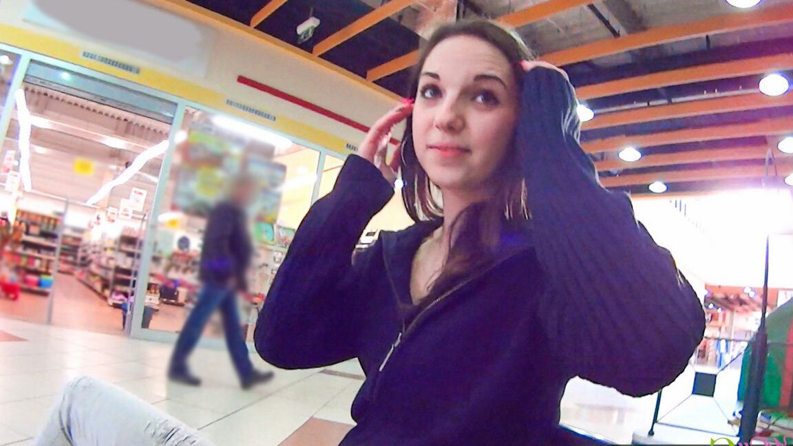 16P ショッピングモールで一緒に楽しめる素敵な女の子と出会う