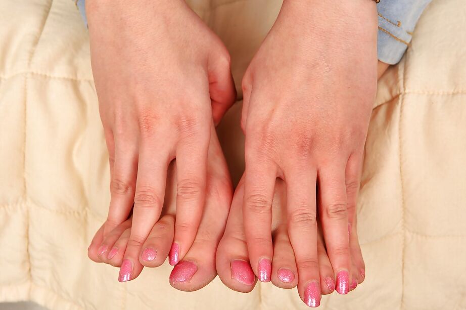 16P Adorable teen babe Amirah Adara stripping and exposing her pretty barefeet