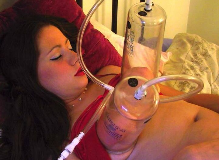 11P Butter amateur tetona jugando con su extractor de leche