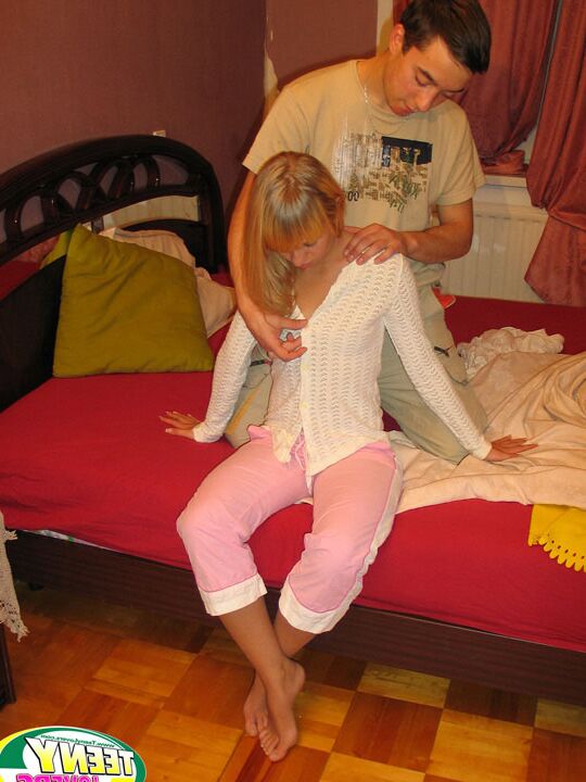 16P Teeny Lovers follando con una rubia caliente