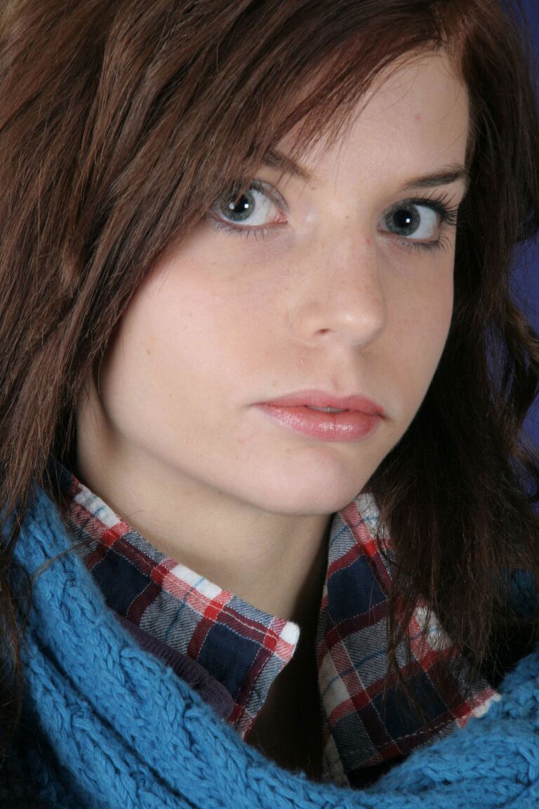 17P Solo girl with a pretty face and smile removes her clothes in a teasing way