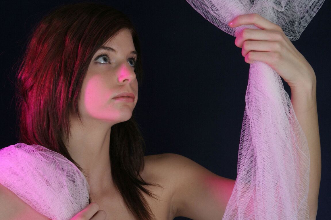 17P Solo girl with a pretty face and smile removes her clothes in a teasing way
