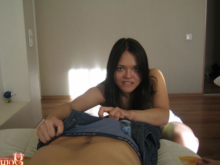 16P Teenie-Amateurin hat Sex mit ihrem Freund aus der POV-Perspektive