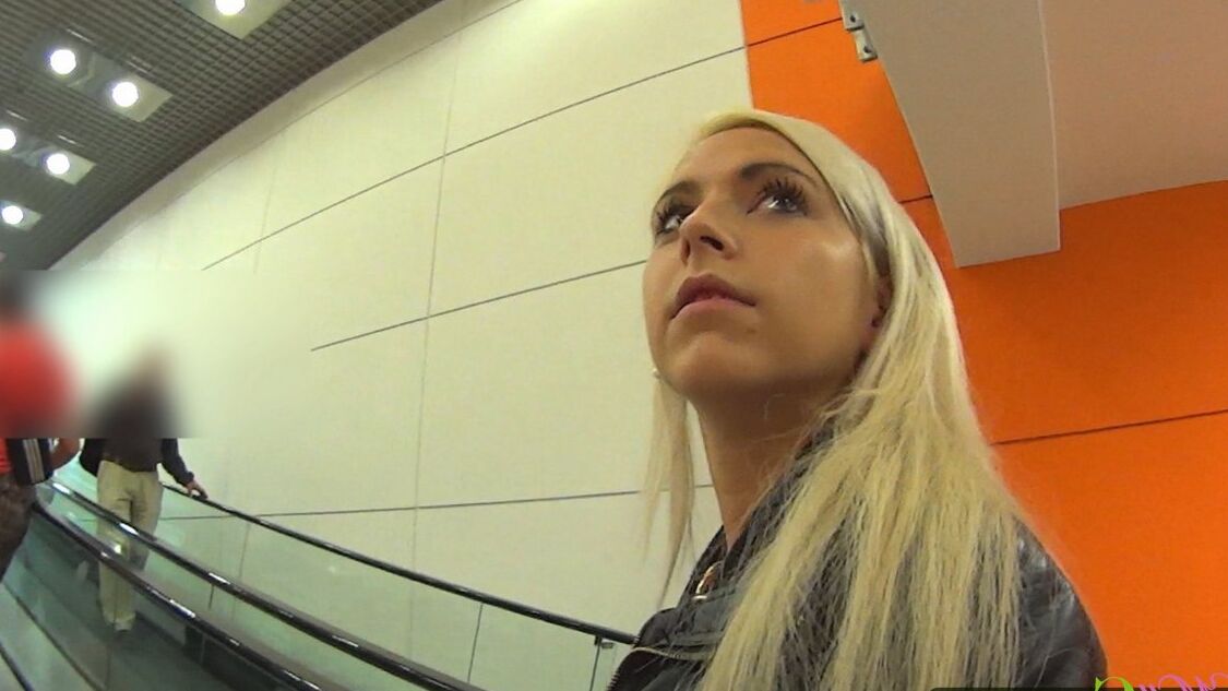 16P Garotas bonitas pegando carona com um estranho