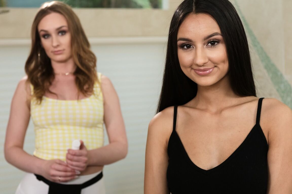 17P American teens Eliza Ibarra and Daisy Stone enjoy licking during a massage