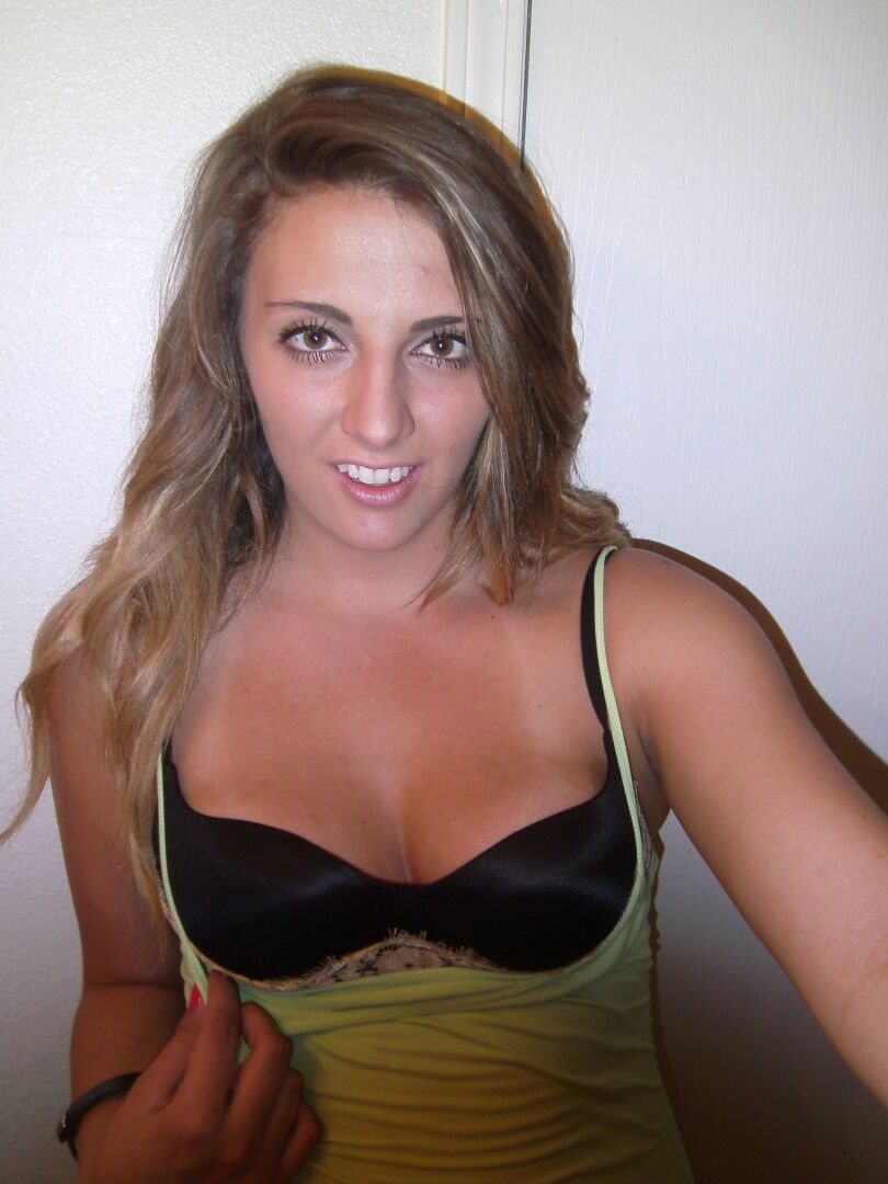 21P Cute blonde Brooke B takes a selfie of herself showing her tits and bubble ass