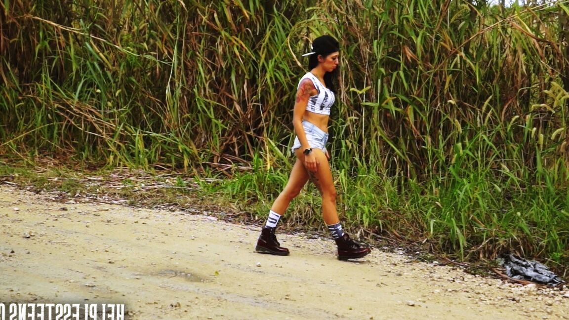15P A garota latina Stefania Mafra se envolve em sexo violento enquanto pede carona