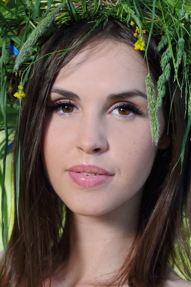 18P Pretty teen Victory wears greenery on her head while getting naked by a river