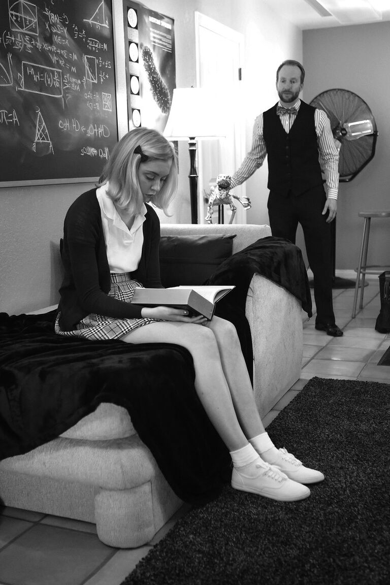 17P La querida colegiala Chloe Couture follada por su apretado coño adolescente por su tutor