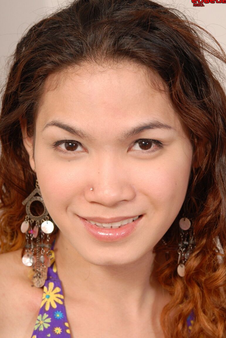 16P Asiatique TGirl Yasmine