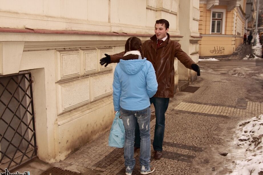 16P Подросток-любитель Мэнди носит жемчужное ожерелье после траха с парнем, которого она только что встретила