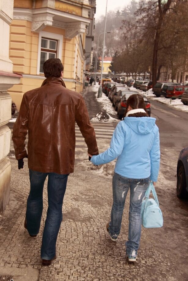 16P Подросток-любитель Мэнди носит жемчужное ожерелье после траха с парнем, которого она только что встретила