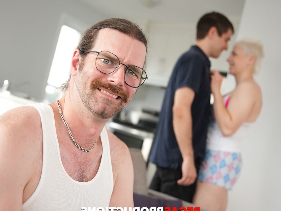 14P Pêssego embebido em pornografia de 3 vias, William Kutcher