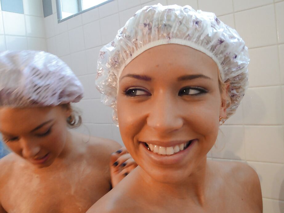 16P Young dykes Kasey Jordan and Ally Kay in bathtub with suction dildo