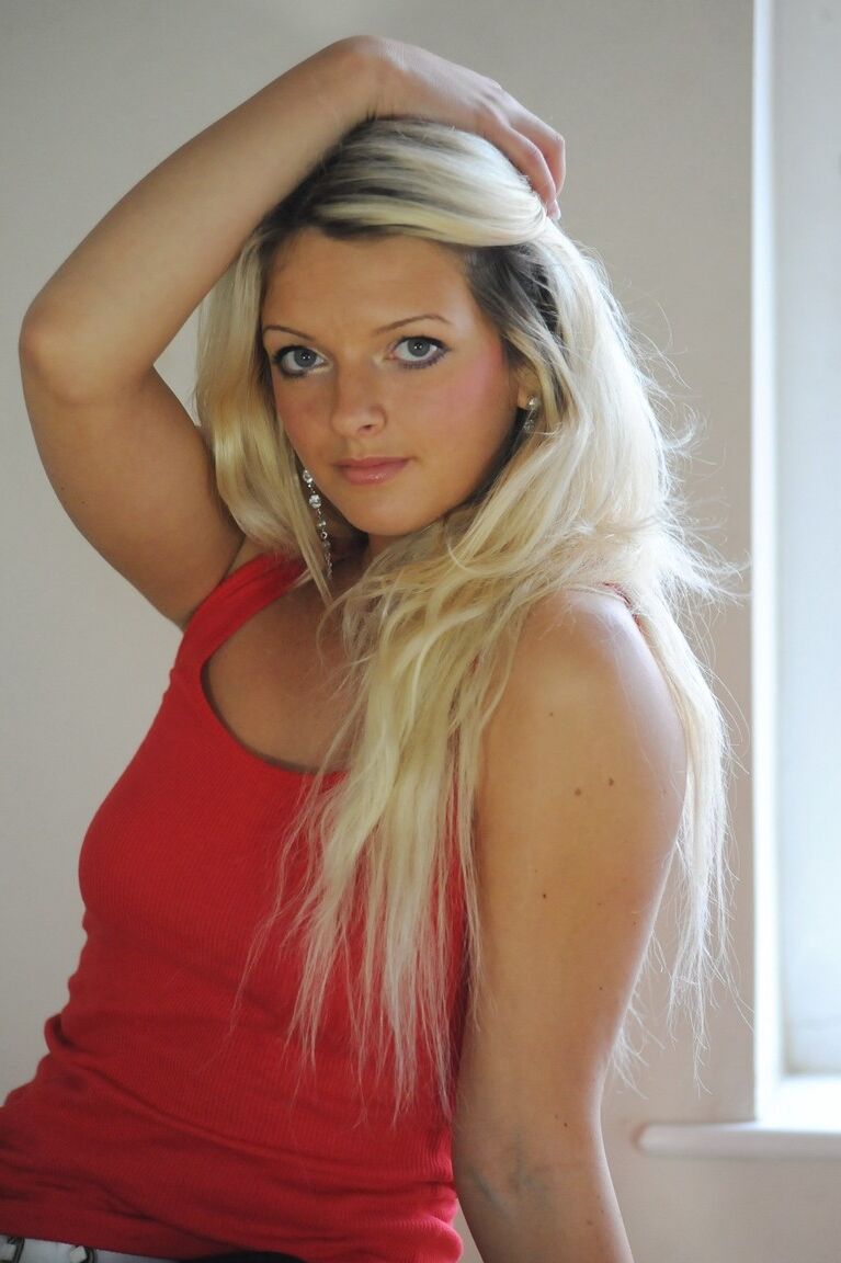 12P Introducing Czech hopefull model ZuziaThis was her first ever nude photo set A