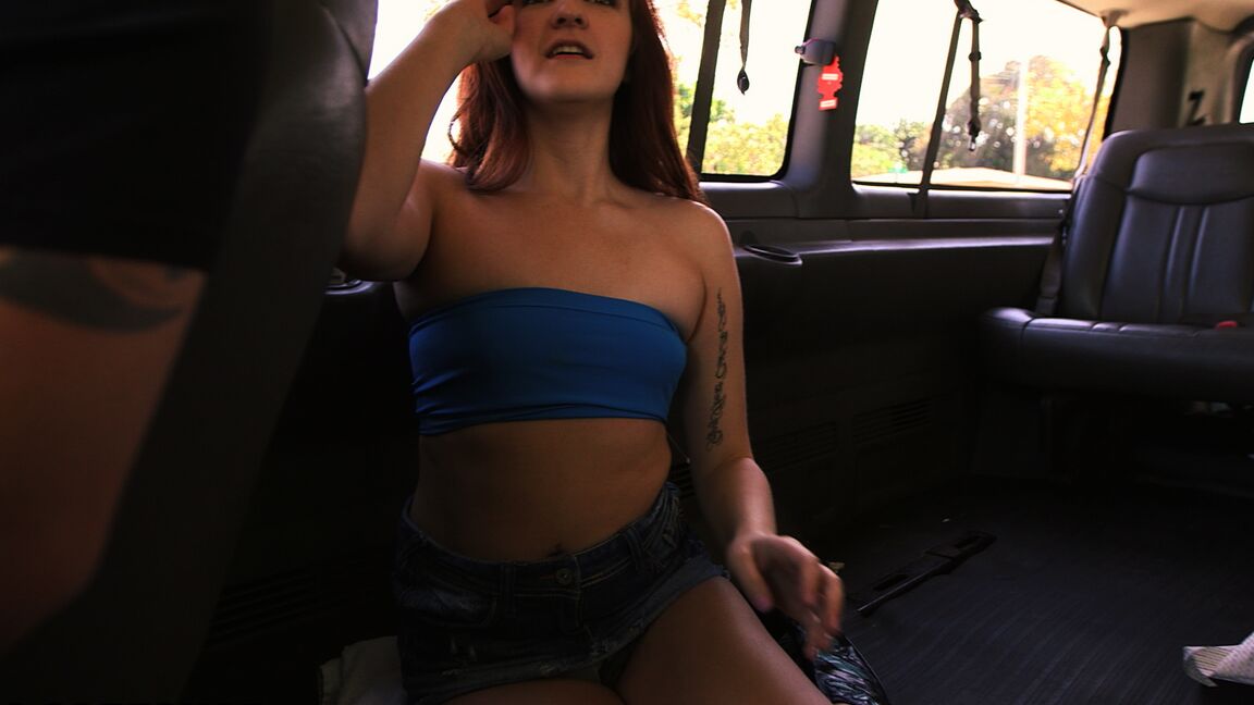 21P Ginger cutie Miranda Mills é pega e trepada por um estranho em uma van