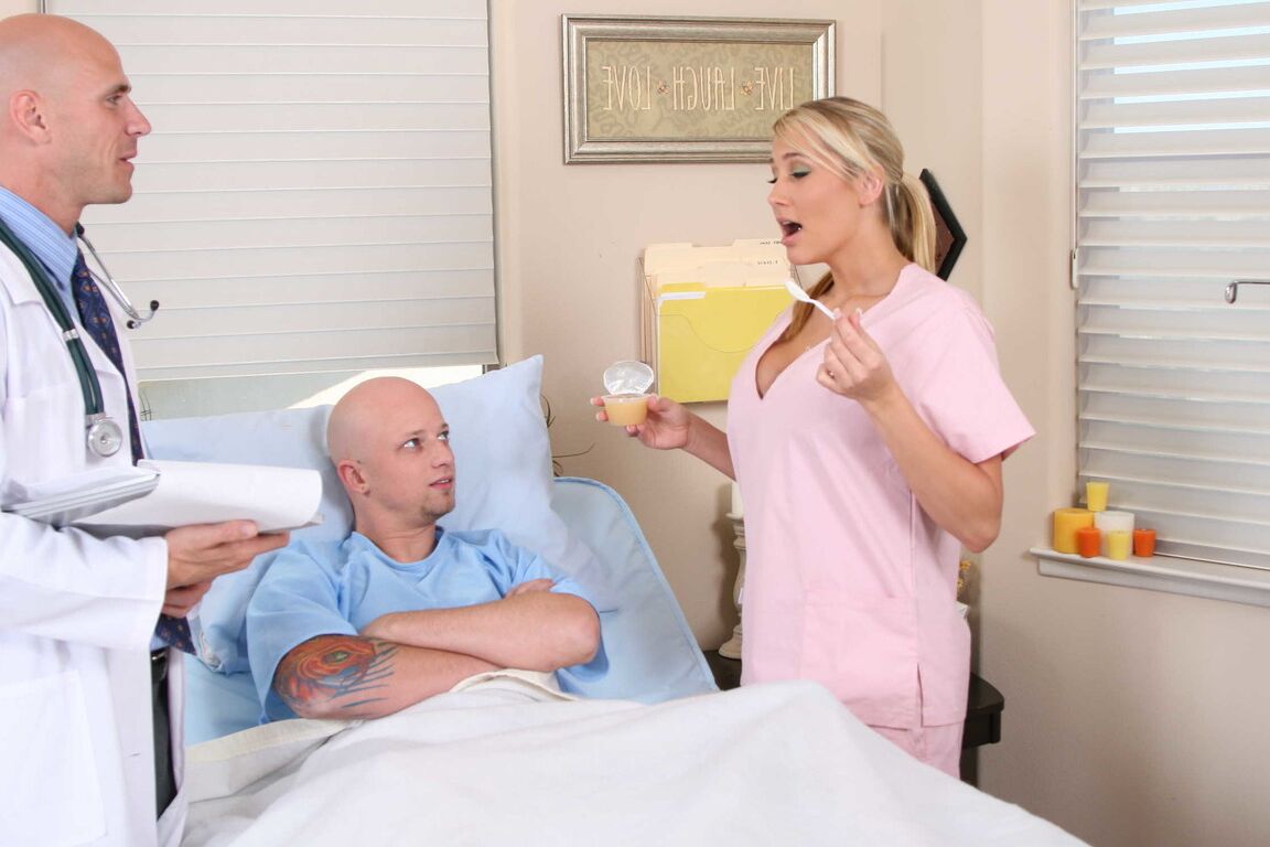 21P Seudctive Alanah Rae gets penetrated by the doctor once the patient leaves