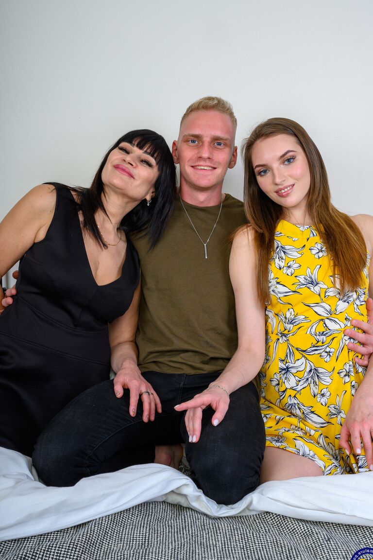 21P Mature NL Lola S, Martin Spell, Vika Lita