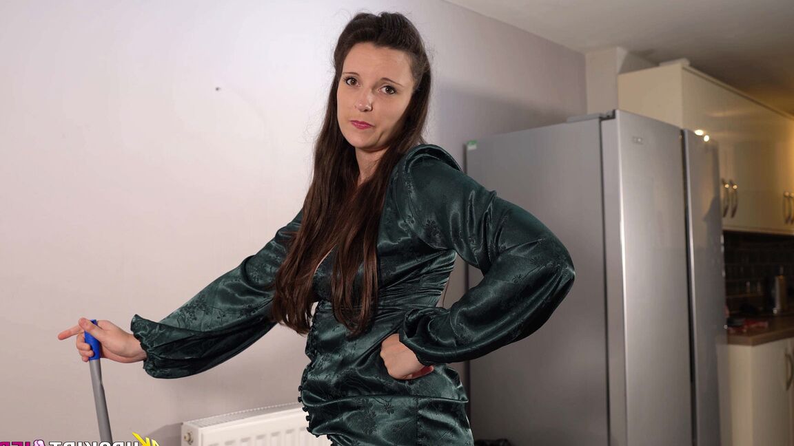 13P Upskirt Jerk Limpiarlo