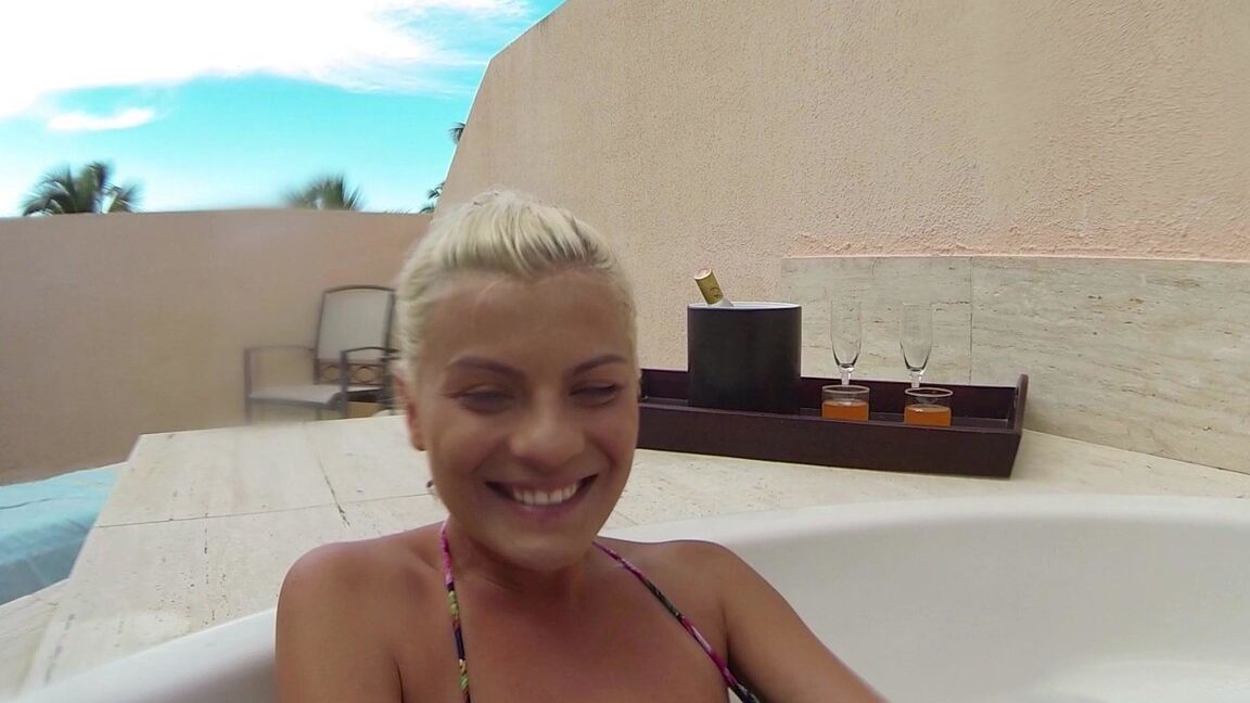 16P Blonde chick Jasmine Rouge blows and jerks off her guy while they bathe