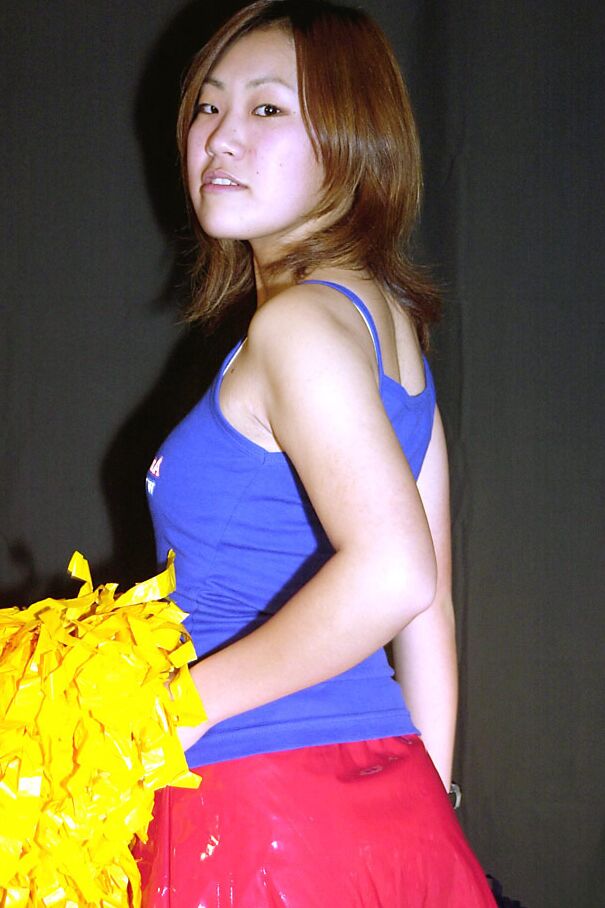 16P Líder de torcida japonesa amadora Naoko perdendo a bunda nua da calcinha e da saia