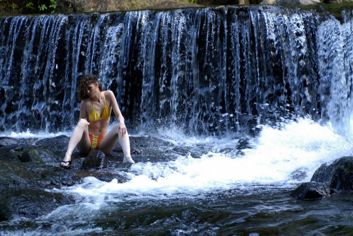 15P The thin girl plays in the heat of Guadeloupe