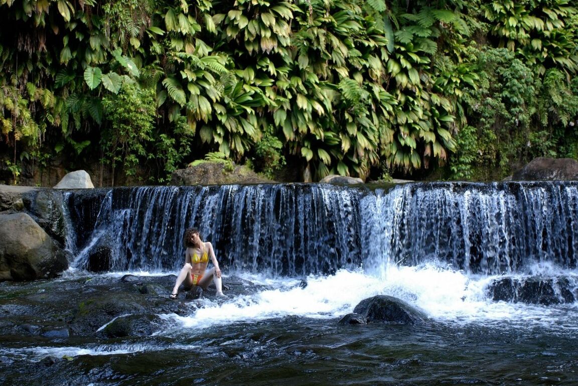 15P The thin girl plays in the heat of Guadeloupe