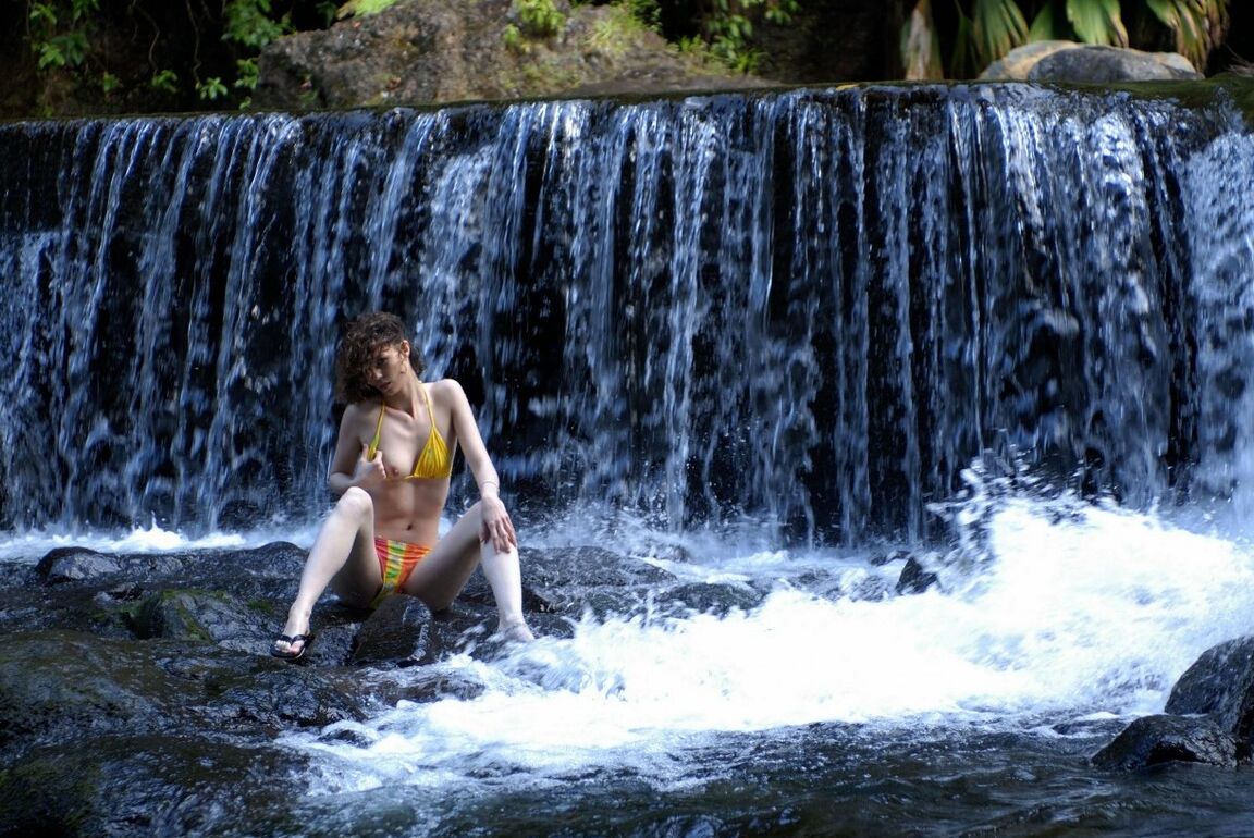 15P The thin girl plays in the heat of Guadeloupe