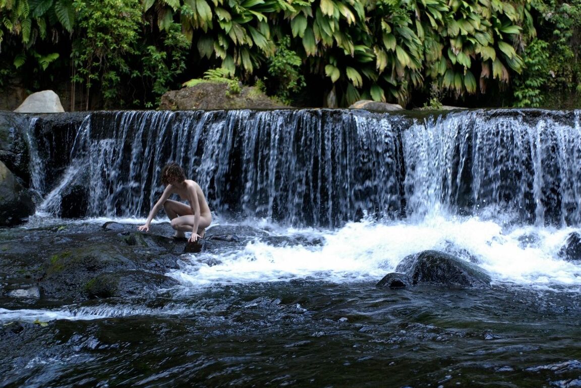 15P The thin girl plays in the heat of Guadeloupe