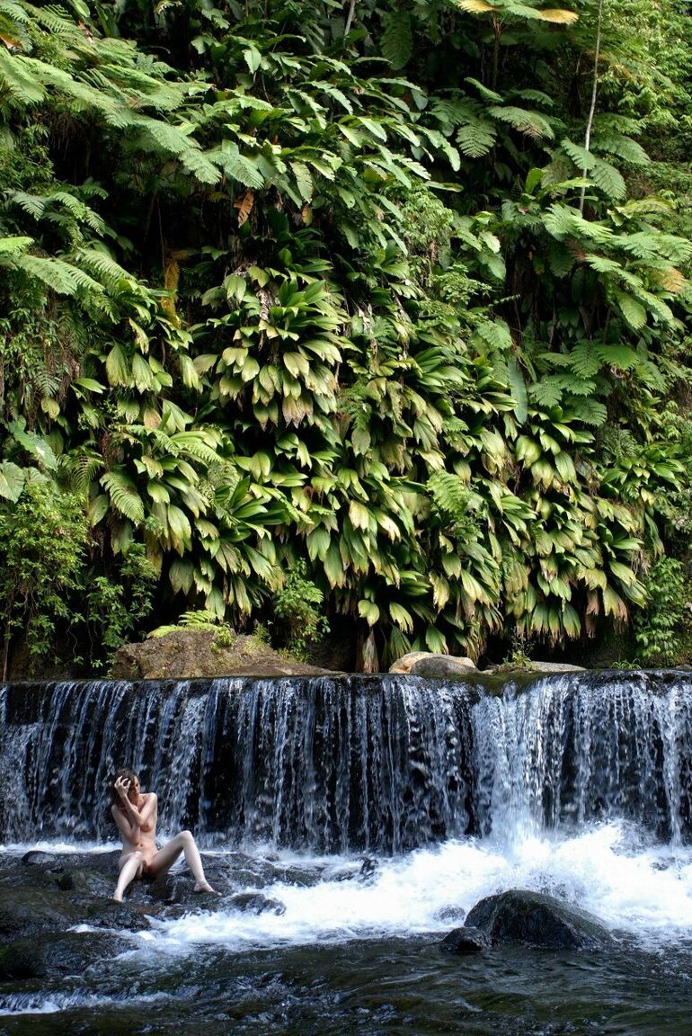 15P The thin girl plays in the heat of Guadeloupe