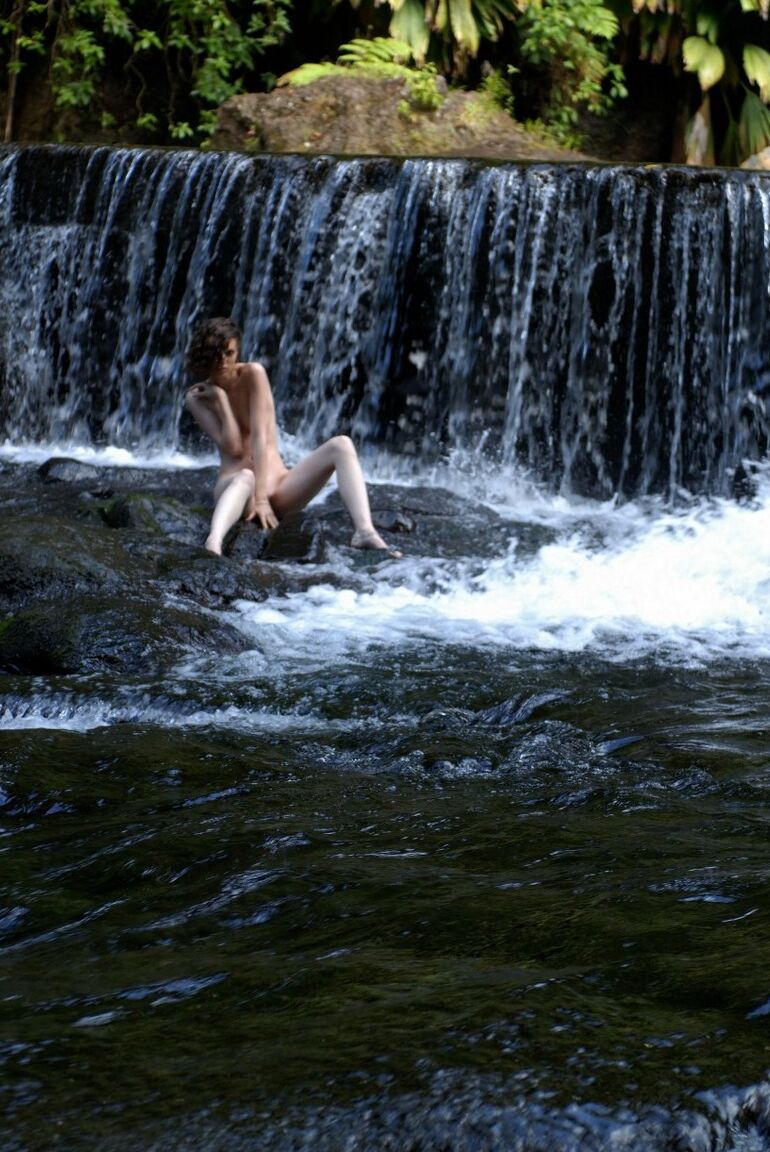 15P The thin girl plays in the heat of Guadeloupe