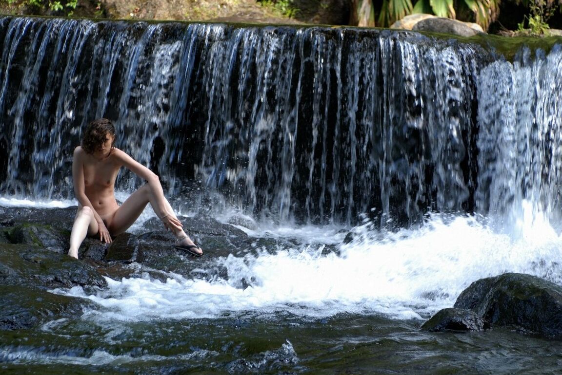 15P The thin girl plays in the heat of Guadeloupe