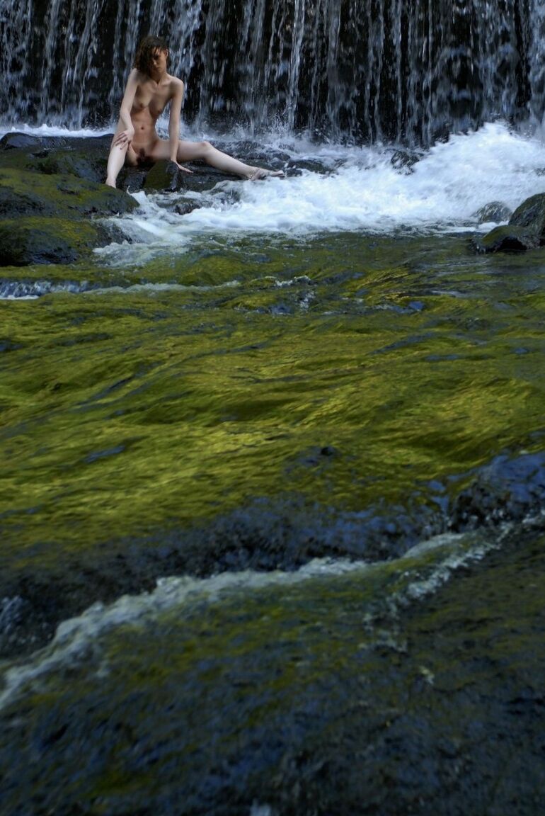 15P The thin girl plays in the heat of Guadeloupe