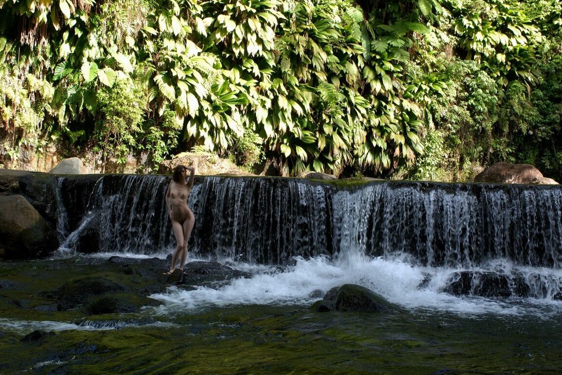 15P The thin girl plays in the heat of Guadeloupe