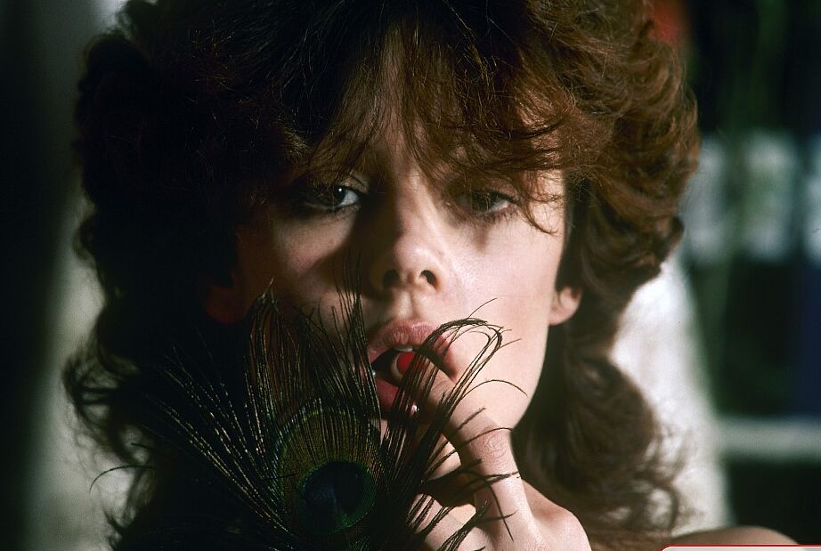 1980年頃の12Pレズビアン女性が黒いサイハイブーツで毛むくじゃらのマフを食べる
