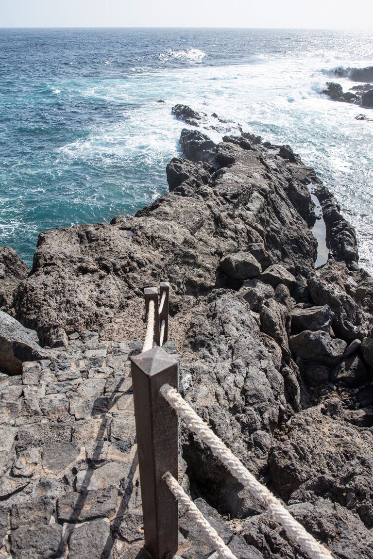21P A ruiva querida Agatha Vega mostra seus suculentos seios naturais e buceta à beira-mar