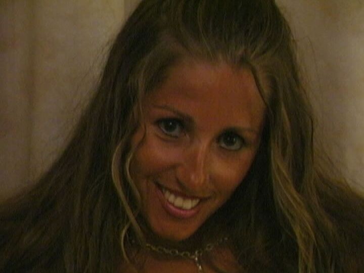 21P La linda amateur Lori Anderson expone su manguito y mama antes del sexo