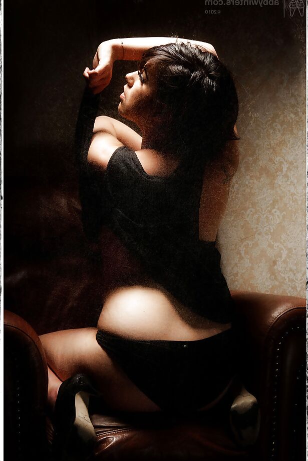 16P Chubby novato Navah fazendo poses sexy de lingerie solo vintage