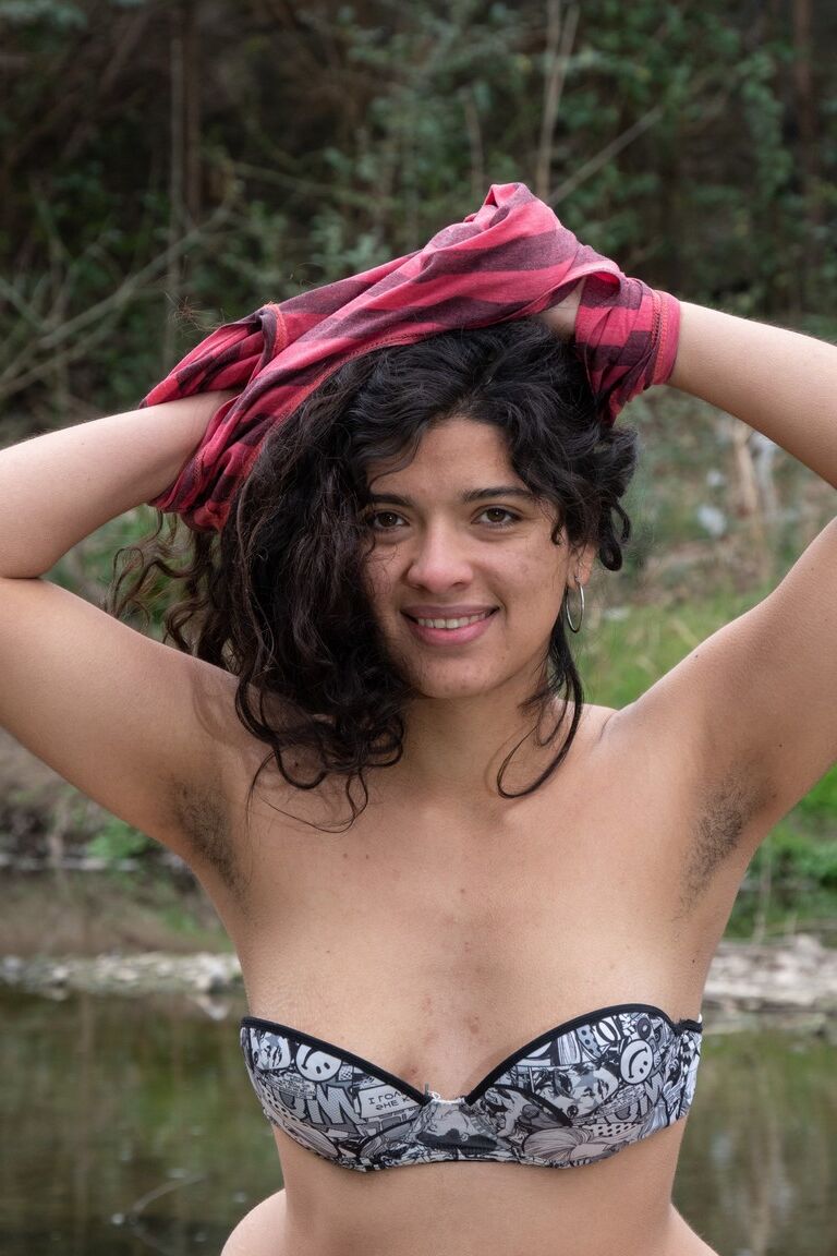 21P Morena exótica adolescente Maria F exibe seu castor espesso