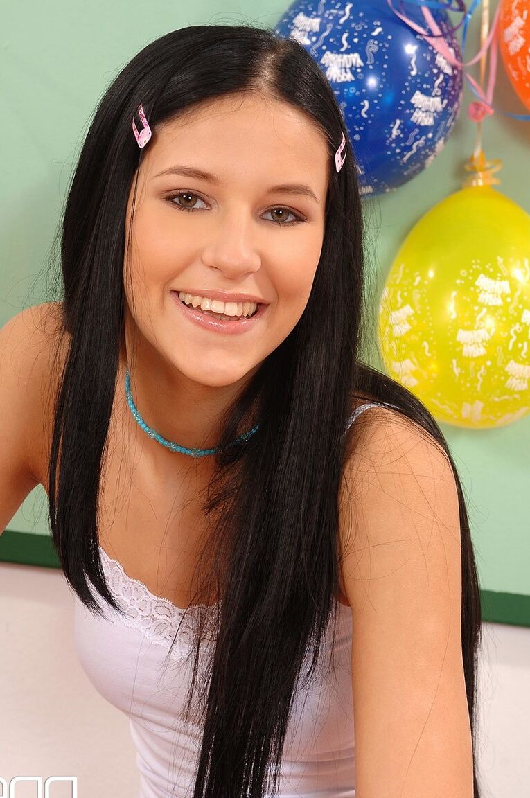 21P Euro Chicas con chicas Cindy, Julya Bright