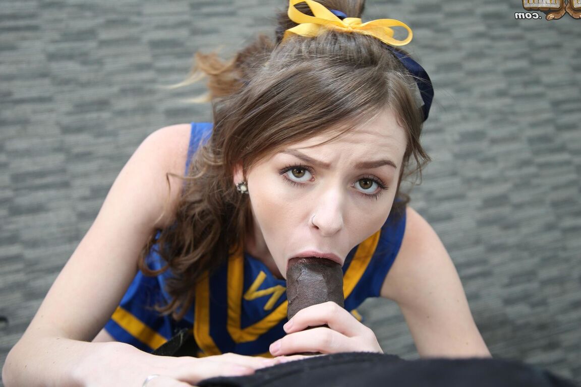 21P Heiße Cheerleaderin Alex Blake wird gefickt