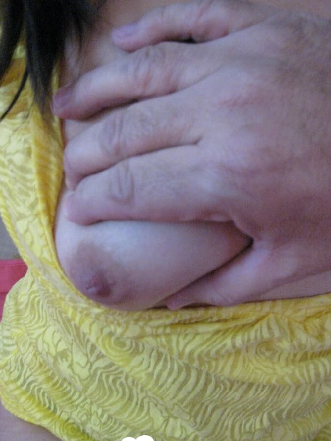 21P Linda morena amadora recebe seus peitos e buceta massageados no POV