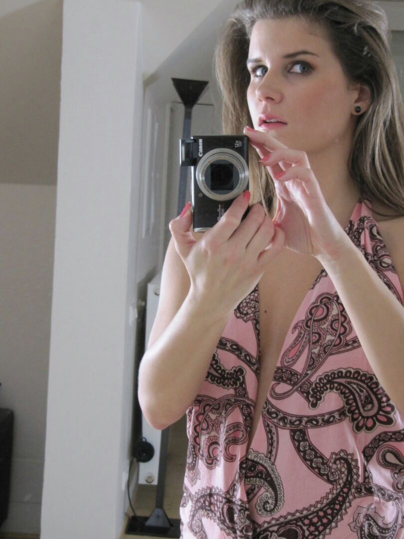 21P Bored girlfriend Patti Page takes selfies of herself stripping & posing