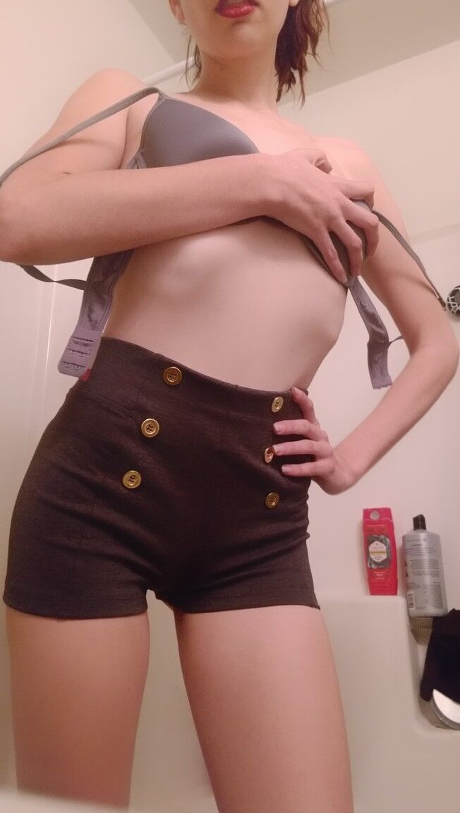 15P Amateur nerd Ana Rose Banks strips in front of her cam and poses