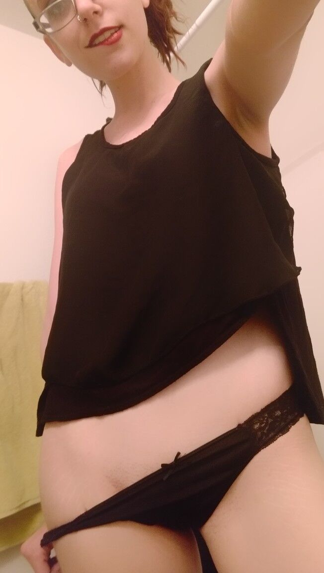 15P Amateur nerd Ana Rose Banks strips in front of her cam and poses