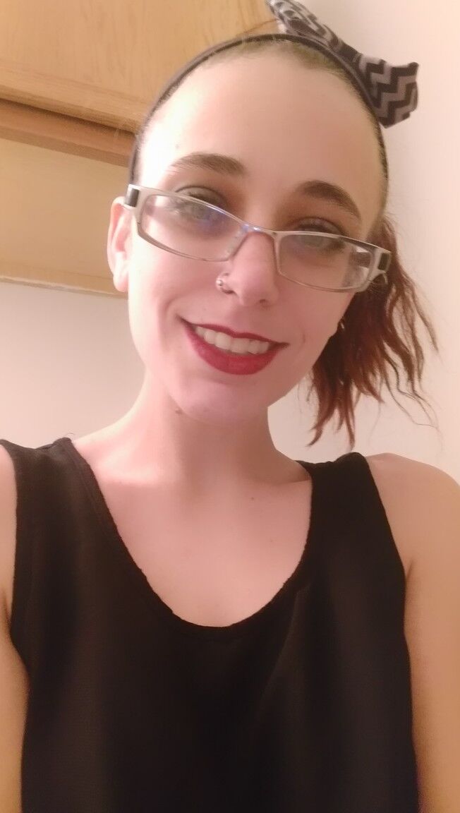 15P Amateur nerd Ana Rose Banks strips in front of her cam and poses