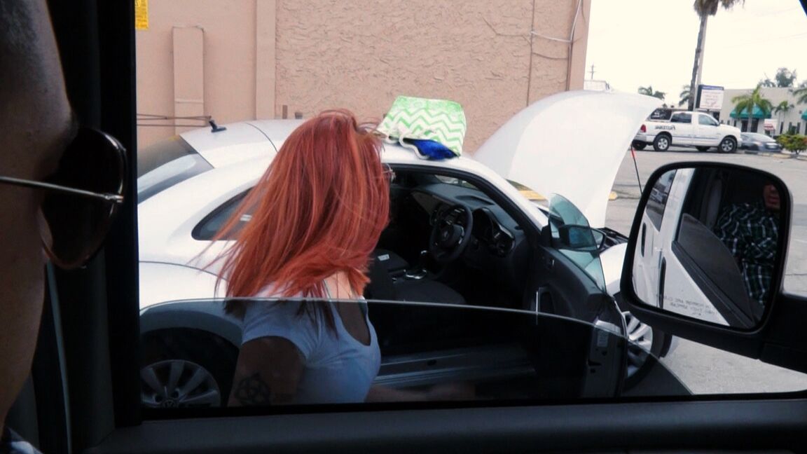 21P L'amatrice Alessa Snow se fait enculer dans le van par un inconnu noir