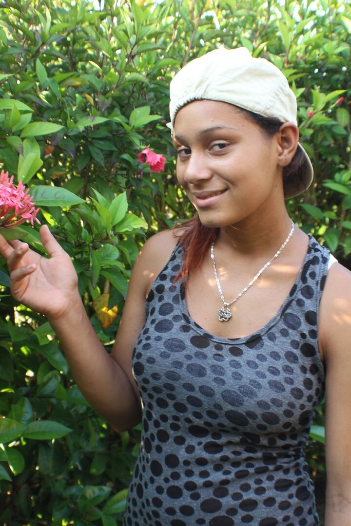 15P Dominican girl shows off her great tits and ass crack in the public sphere